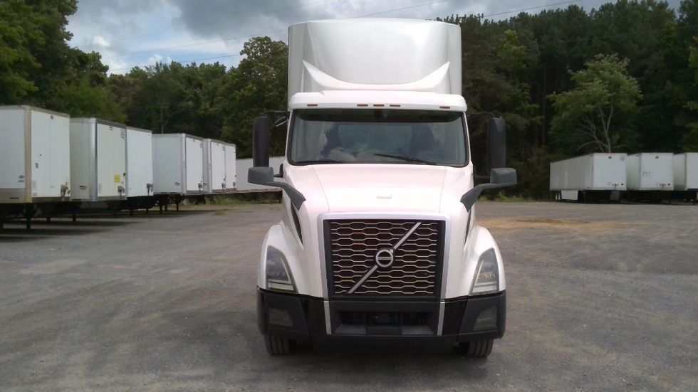 Day Cab Tractor-Heavy Duty Tractors-Volvo-2020-VNL64T300-Boaz-AL-614,590\n\t\tmiles-$ 30,750 - Image 2