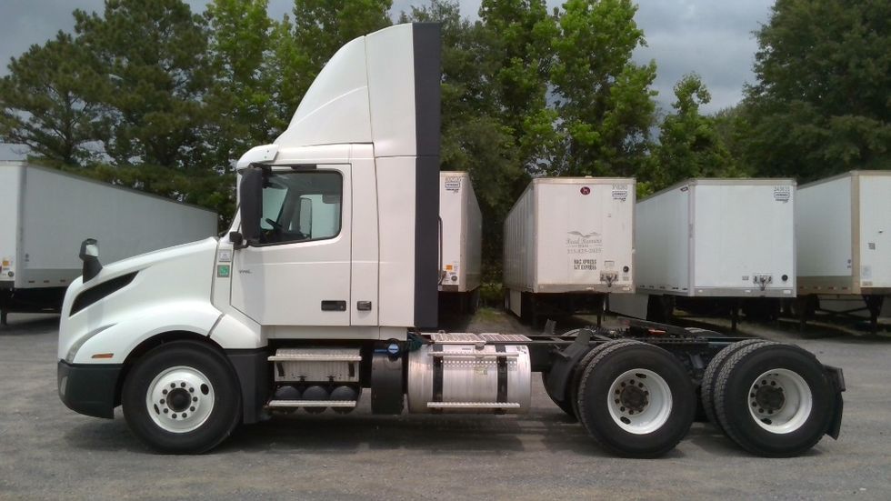 Day Cab Tractor-Heavy Duty Tractors-Volvo-2020-VNL64T300-Boaz-AL-614,590\n\t\tmiles-$ 30,750 - Image 4