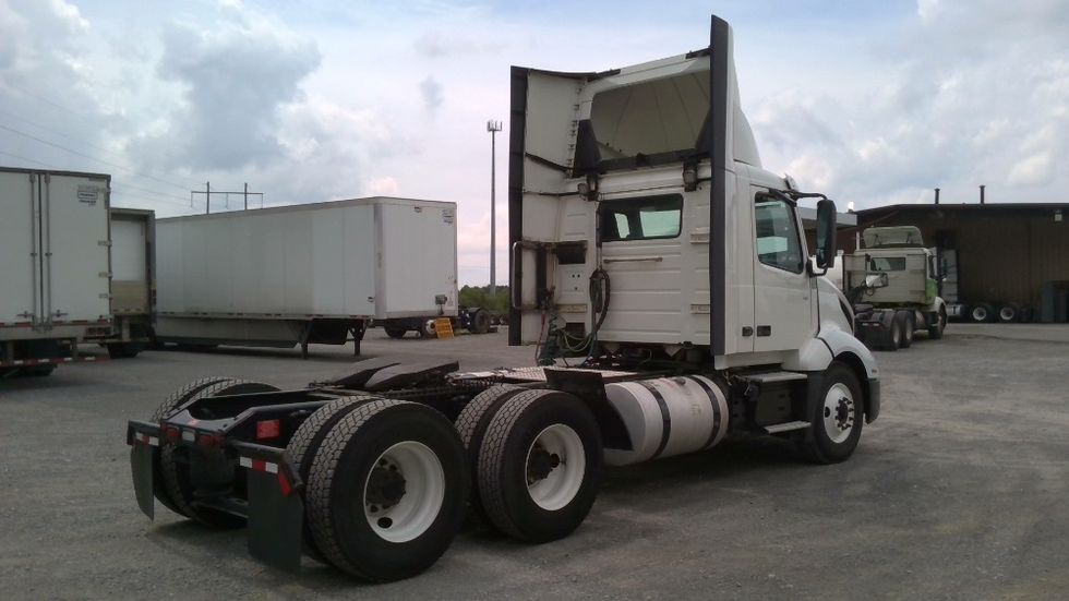 Day Cab Tractor-Heavy Duty Tractors-Volvo-2020-VNL64T300-Boaz-AL-614,590\n\t\tmiles-$ 30,750 - Image 7