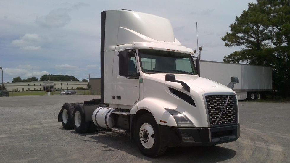 Day Cab Tractor-Heavy Duty Tractors-Volvo-2020-VNL64T300-Boaz-AL-627,371\n\t\tmiles-$ 29,000 - Image 1