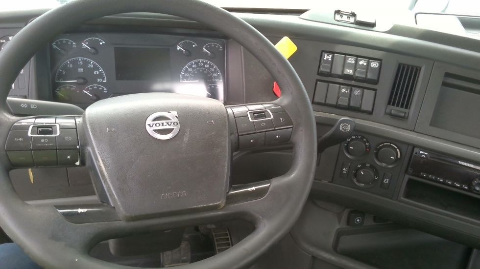 Day Cab Tractor-Heavy Duty Tractors-Volvo-2020-VNL64T300-Boaz-AL-627,371\n\t\tmiles-$ 29,000 - Image 11