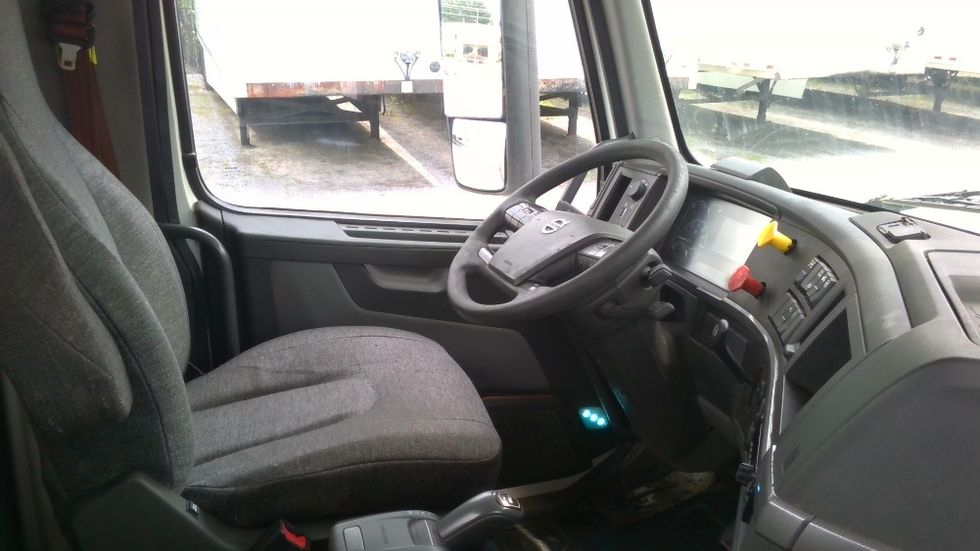 Day Cab Tractor-Heavy Duty Tractors-Volvo-2020-VNL64T300-Boaz-AL-627,371\n\t\tmiles-$ 29,000 - Image 14
