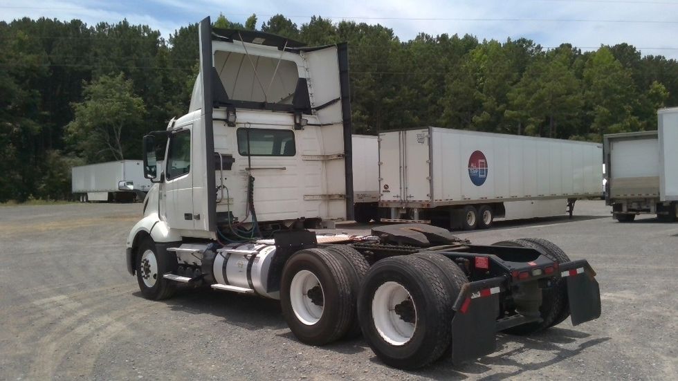Day Cab Tractor-Heavy Duty Tractors-Volvo-2020-VNL64T300-Boaz-AL-627,371\n\t\tmiles-$ 29,000 - Image 5