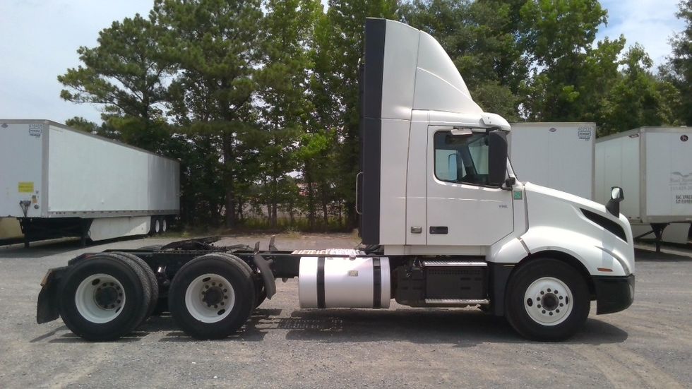 Day Cab Tractor-Heavy Duty Tractors-Volvo-2020-VNL64T300-Boaz-AL-627,371\n\t\tmiles-$ 29,000 - Image 8