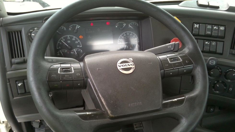 Day Cab Tractor-Heavy Duty Tractors-Volvo-2020-VNL64T300-Boaz-AL-632,658\n\t\tmiles-$ 29,500 - Image 11