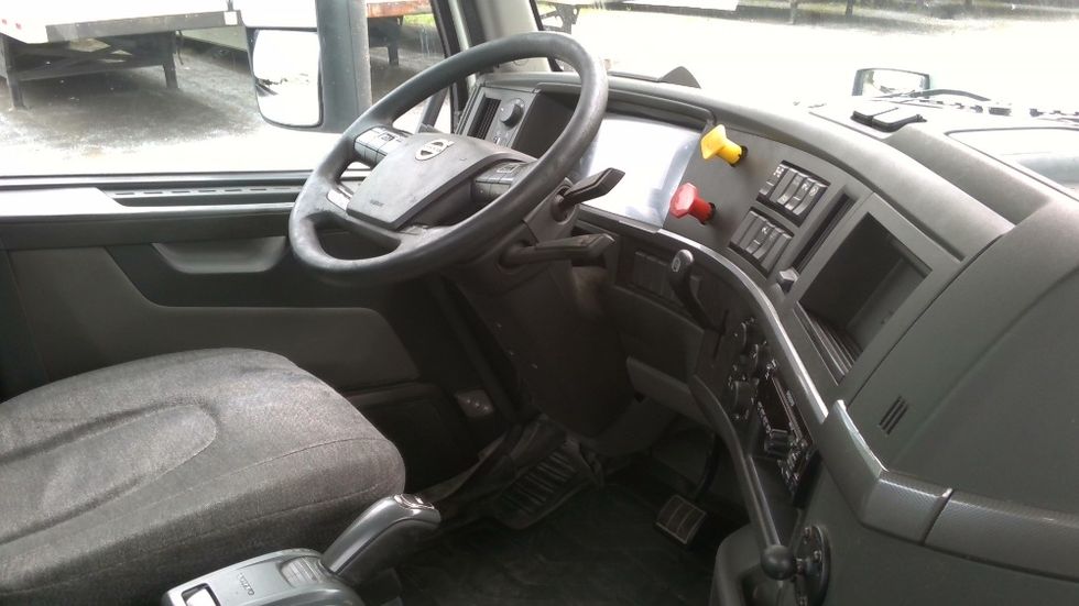 Day Cab Tractor-Heavy Duty Tractors-Volvo-2020-VNL64T300-Boaz-AL-632,658\n\t\tmiles-$ 29,500 - Image 14