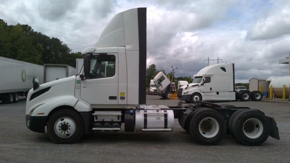 Day Cab Tractor-Heavy Duty Tractors-Volvo-2020-VNL64T300-Boaz-AL-632,658\n\t\tmiles-$ 29,500 - Image 4