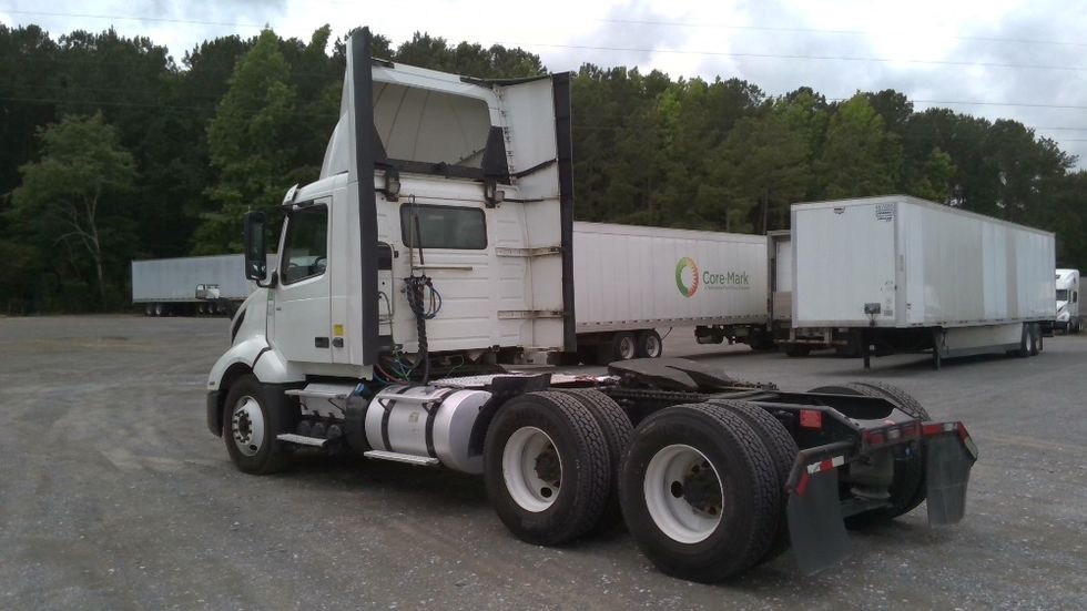 Day Cab Tractor-Heavy Duty Tractors-Volvo-2020-VNL64T300-Boaz-AL-632,658\n\t\tmiles-$ 29,500 - Image 5