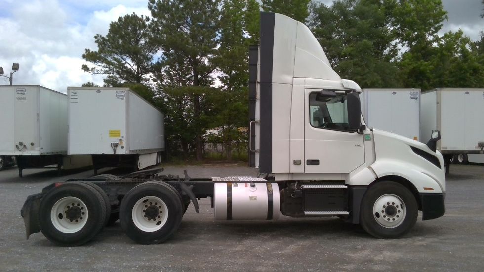 Day Cab Tractor-Heavy Duty Tractors-Volvo-2020-VNL64T300-Boaz-AL-632,658\n\t\tmiles-$ 29,500 - Image 8