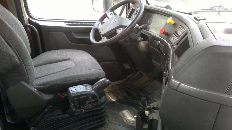 Day Cab Tractor-Heavy Duty Tractors-Volvo-2020-VNL64T300-Boaz-AL-638,705\n\t\tmiles-$ 28,250 - Image 13