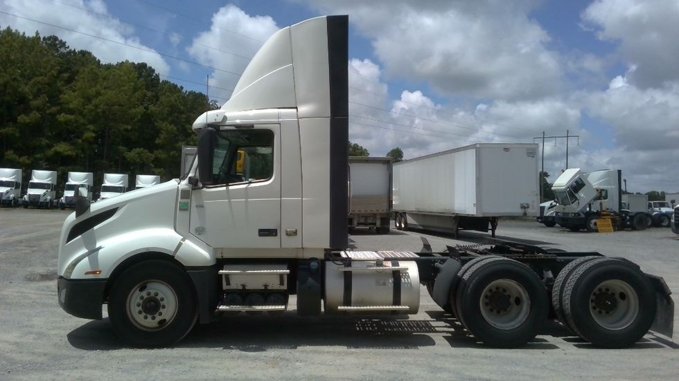 Day Cab Tractor-Heavy Duty Tractors-Volvo-2020-VNL64T300-Boaz-AL-638,705\n\t\tmiles-$ 28,250 - Image 4