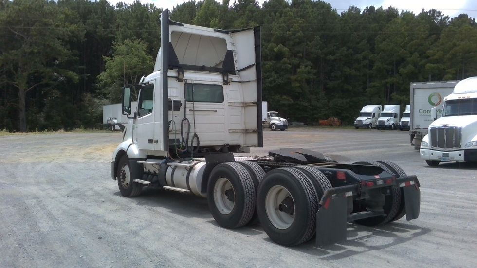 Day Cab Tractor-Heavy Duty Tractors-Volvo-2020-VNL64T300-Boaz-AL-638,705\n\t\tmiles-$ 28,250 - Image 5