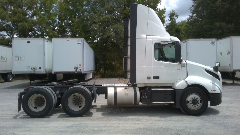 Day Cab Tractor-Heavy Duty Tractors-Volvo-2020-VNL64T300-Boaz-AL-638,705\n\t\tmiles-$ 28,250 - Image 8
