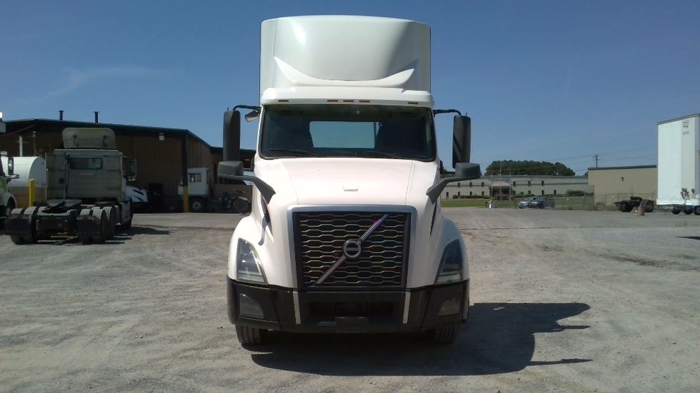 Day Cab Tractor-Heavy Duty Tractors-Volvo-2020-VNL64T300-Boaz-AL-646,602\n\t\tmiles-$ 27,250 - Image 2
