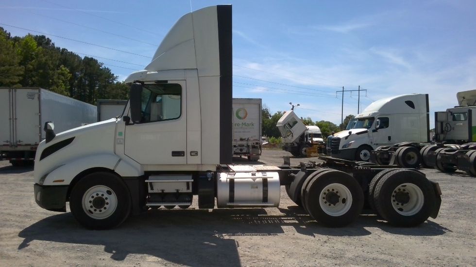 Day Cab Tractor-Heavy Duty Tractors-Volvo-2020-VNL64T300-Boaz-AL-646,602\n\t\tmiles-$ 27,250 - Image 4