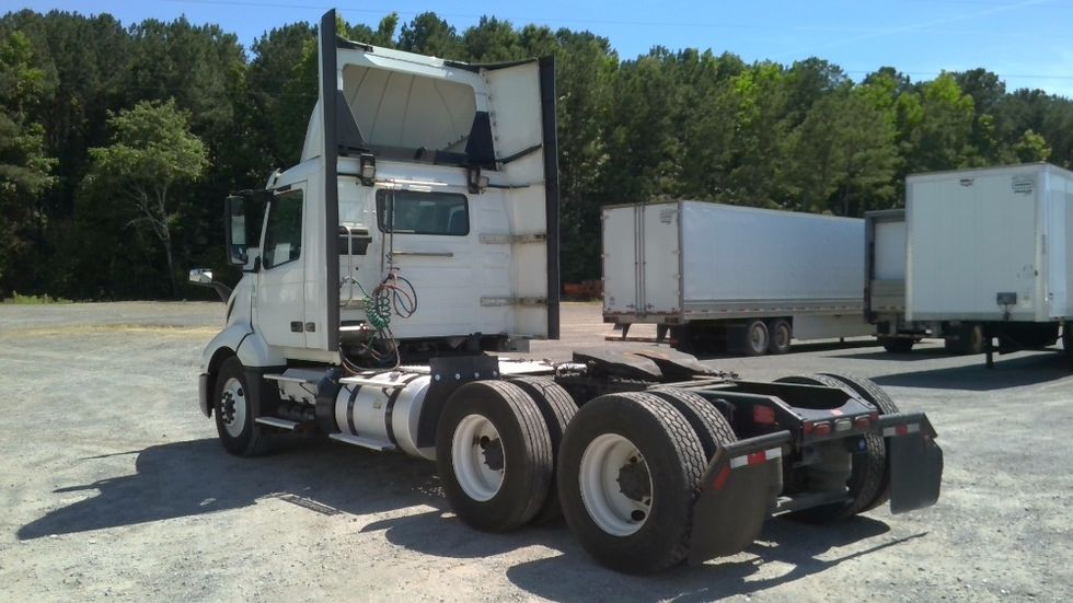 Day Cab Tractor-Heavy Duty Tractors-Volvo-2020-VNL64T300-Boaz-AL-646,602\n\t\tmiles-$ 27,250 - Image 5