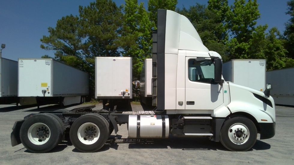 Day Cab Tractor-Heavy Duty Tractors-Volvo-2020-VNL64T300-Boaz-AL-646,602\n\t\tmiles-$ 27,250 - Image 8