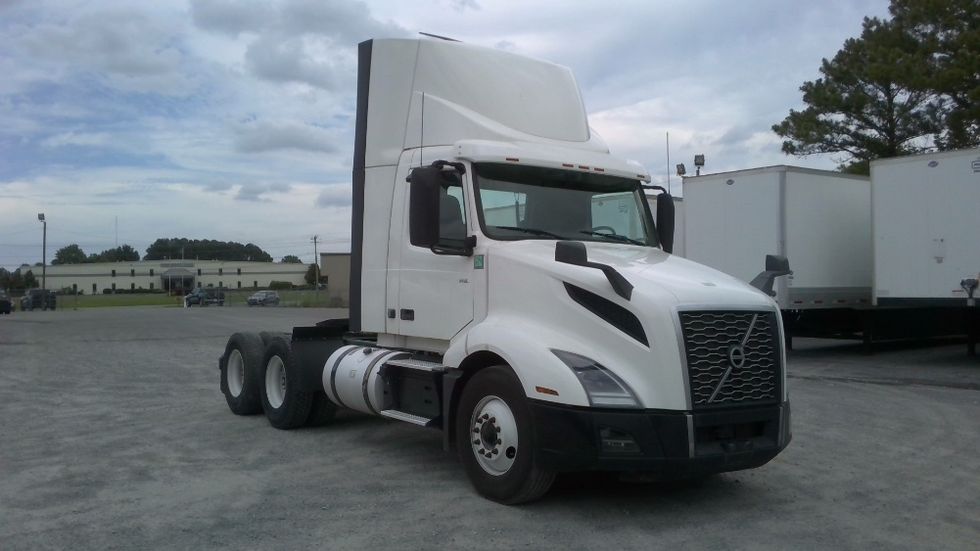 Day Cab Tractor-Heavy Duty Tractors-Volvo-2020-VNL64T300-Boaz-AL-679,611\n\t\tmiles-$ 26,500 - Image 1