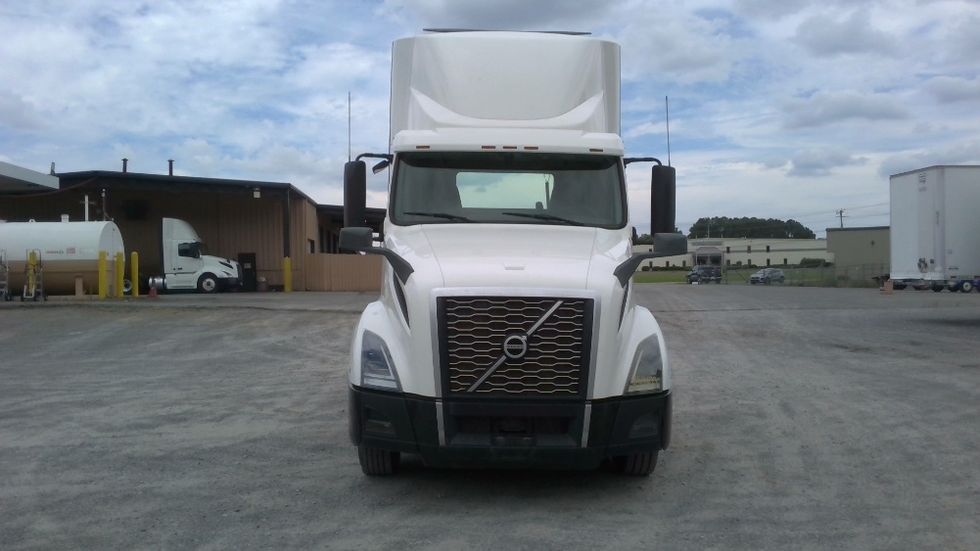 Day Cab Tractor-Heavy Duty Tractors-Volvo-2020-VNL64T300-Boaz-AL-679,611\n\t\tmiles-$ 26,500 - Image 2