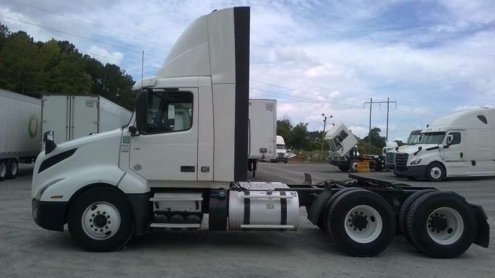 Day Cab Tractor-Heavy Duty Tractors-Volvo-2020-VNL64T300-Boaz-AL-679,611\n\t\tmiles-$ 26,500 - Image 4