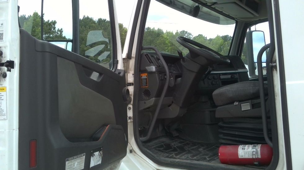 Day Cab Tractor-Heavy Duty Tractors-Volvo-2020-VNL64T300-Boaz-AL-679,611\n\t\tmiles-$ 26,500 - Image 9