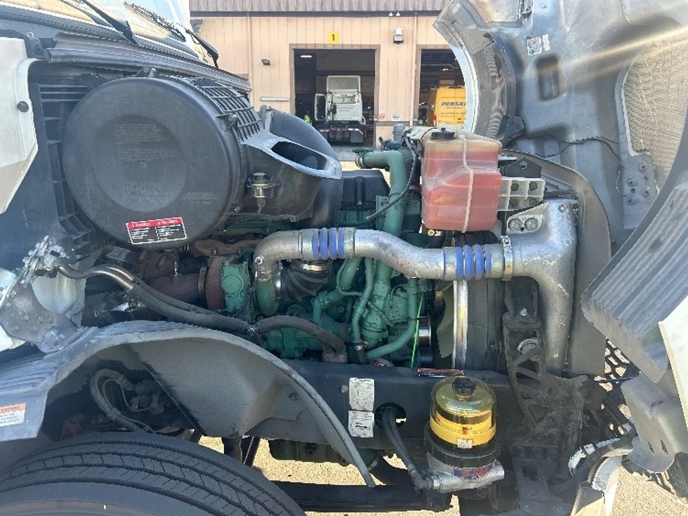 Day Cab Tractor-Heavy Duty Tractors-Volvo-2020-VNL64T300-Chino-CA-293,556\n\t\tmiles-$ 54,750 - Image 15