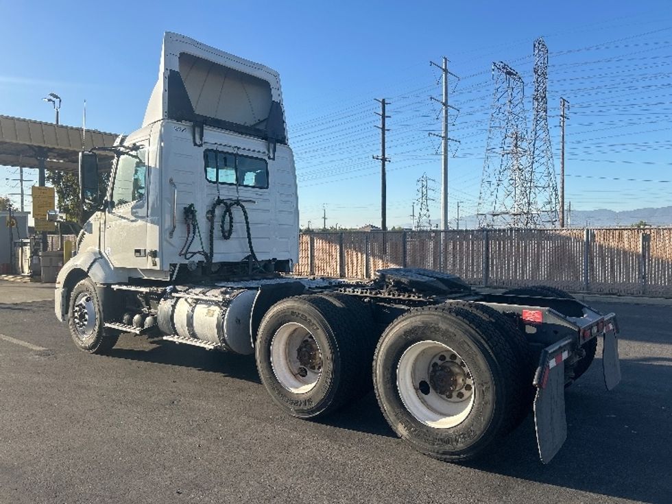 Day Cab Tractor-Heavy Duty Tractors-Volvo-2020-VNL64T300-Chino-CA-293,556\n\t\tmiles-$ 54,750 - Image 5