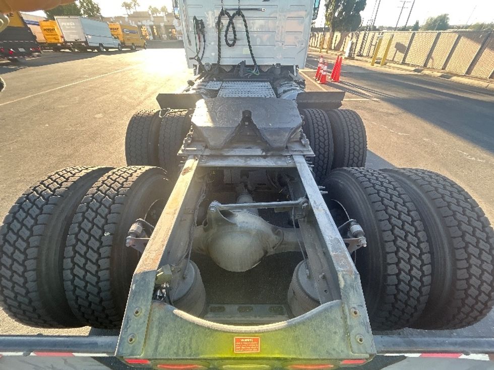 Day Cab Tractor-Heavy Duty Tractors-Volvo-2020-VNL64T300-Chino-CA-293,556\n\t\tmiles-$ 54,750 - Image 6