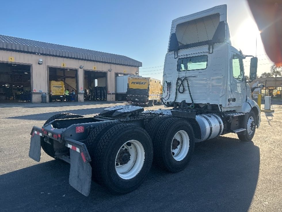 Day Cab Tractor-Heavy Duty Tractors-Volvo-2020-VNL64T300-Chino-CA-293,556\n\t\tmiles-$ 54,750 - Image 7
