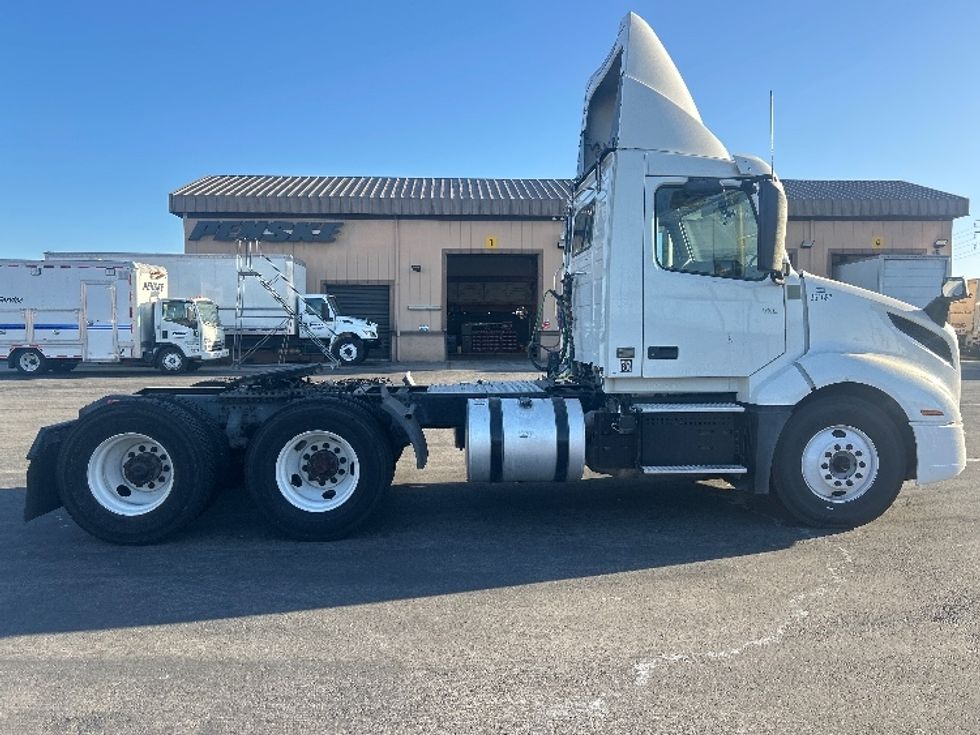 Day Cab Tractor-Heavy Duty Tractors-Volvo-2020-VNL64T300-Chino-CA-293,556\n\t\tmiles-$ 54,750 - Image 8
