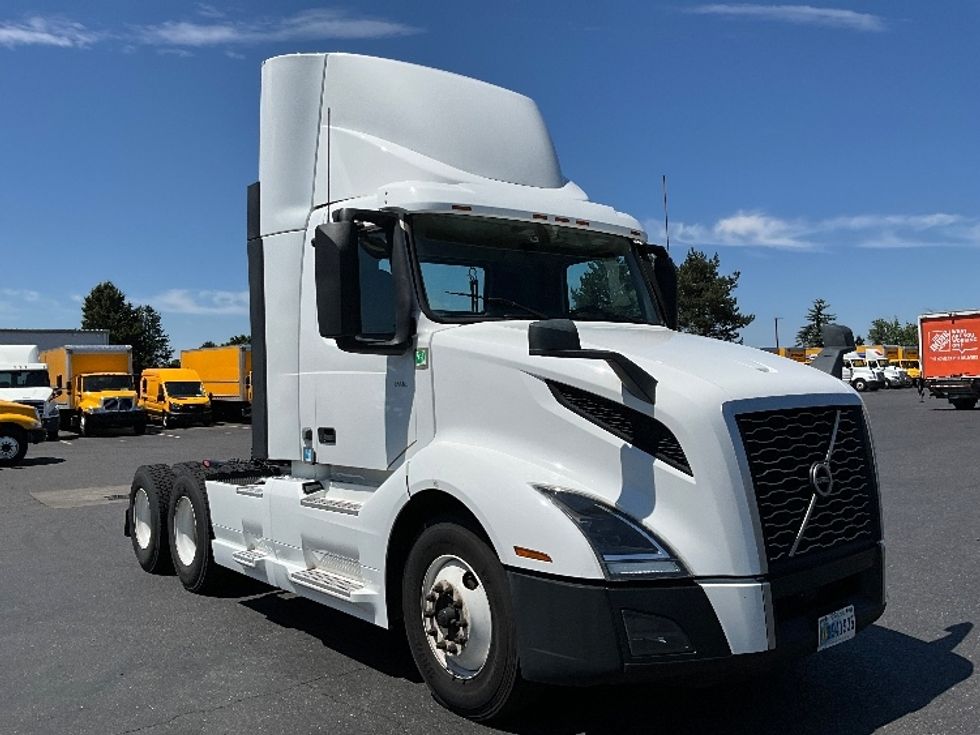 Day Cab Tractor-Heavy Duty Tractors-Volvo-2020-VNL64T300-Clackamas-OR-367,058\n\t\tmiles-$ 47,750 - Image 1