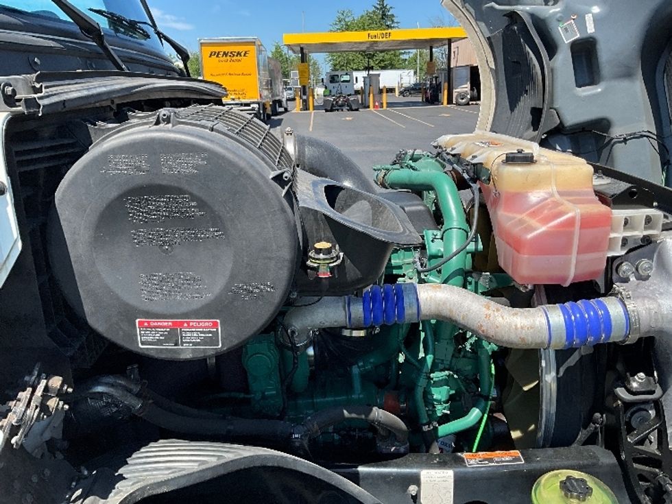 Day Cab Tractor-Heavy Duty Tractors-Volvo-2020-VNL64T300-Clackamas-OR-367,058\n\t\tmiles-$ 47,750 - Image 15