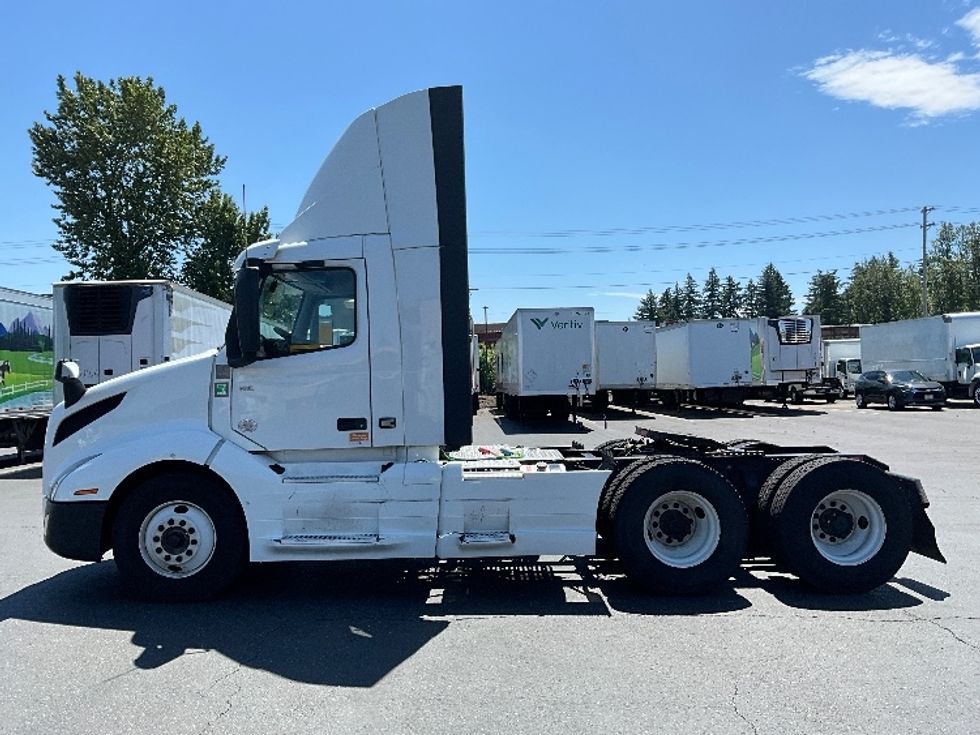 Day Cab Tractor-Heavy Duty Tractors-Volvo-2020-VNL64T300-Clackamas-OR-367,058\n\t\tmiles-$ 47,750 - Image 4
