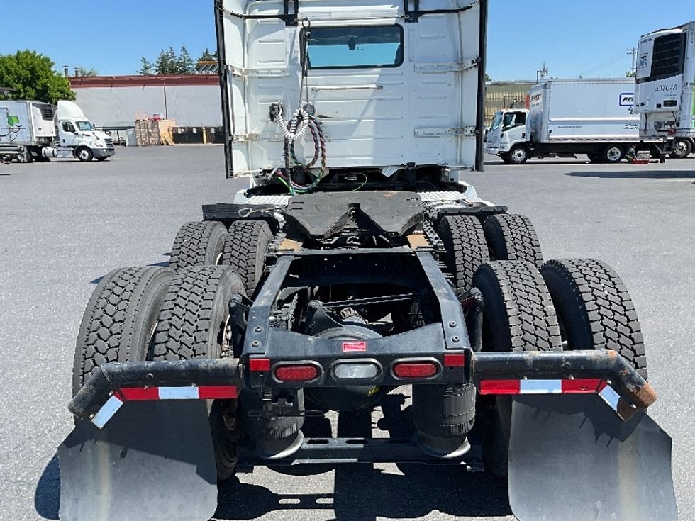 Day Cab Tractor-Heavy Duty Tractors-Volvo-2020-VNL64T300-Clackamas-OR-367,058\n\t\tmiles-$ 47,750 - Image 6