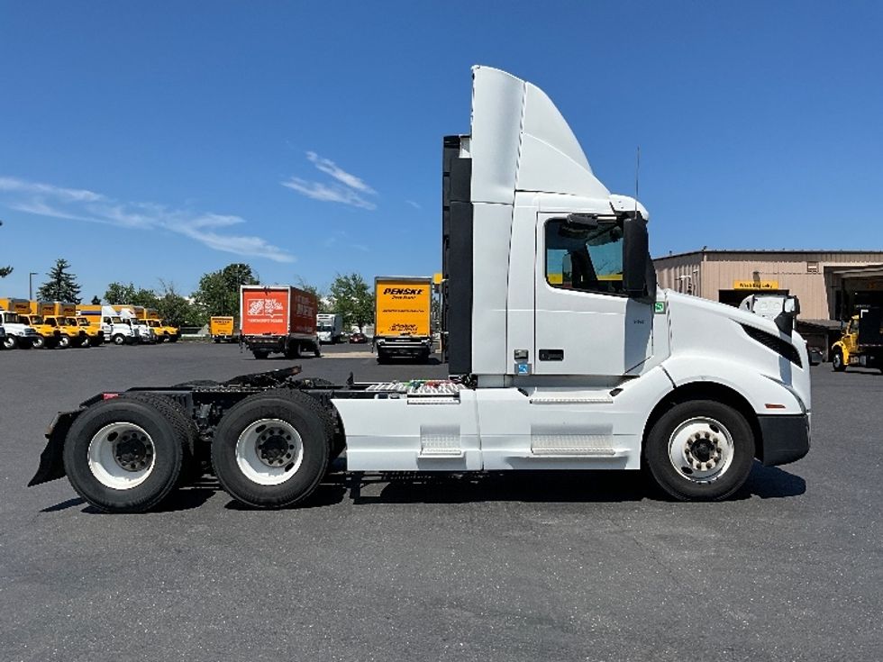 Day Cab Tractor-Heavy Duty Tractors-Volvo-2020-VNL64T300-Clackamas-OR-367,058\n\t\tmiles-$ 47,750 - Image 8