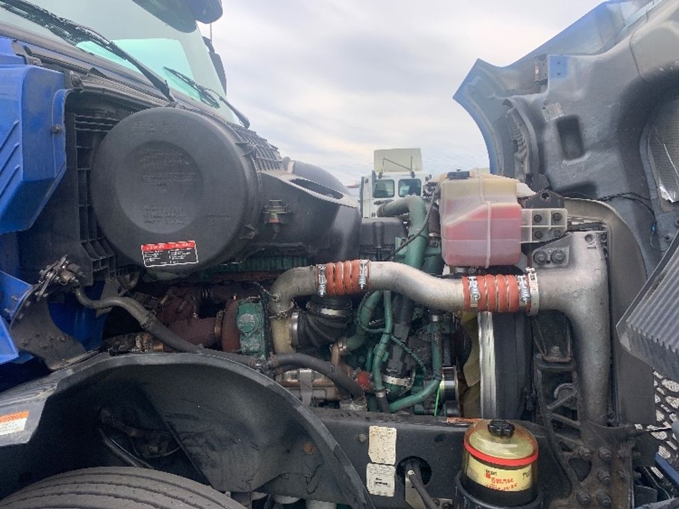 Day Cab Tractor-Heavy Duty Tractors-Volvo-2020-VNL64T300-Concord-NC-813,426\n\t\tmiles-$ 26,000 - Image 15