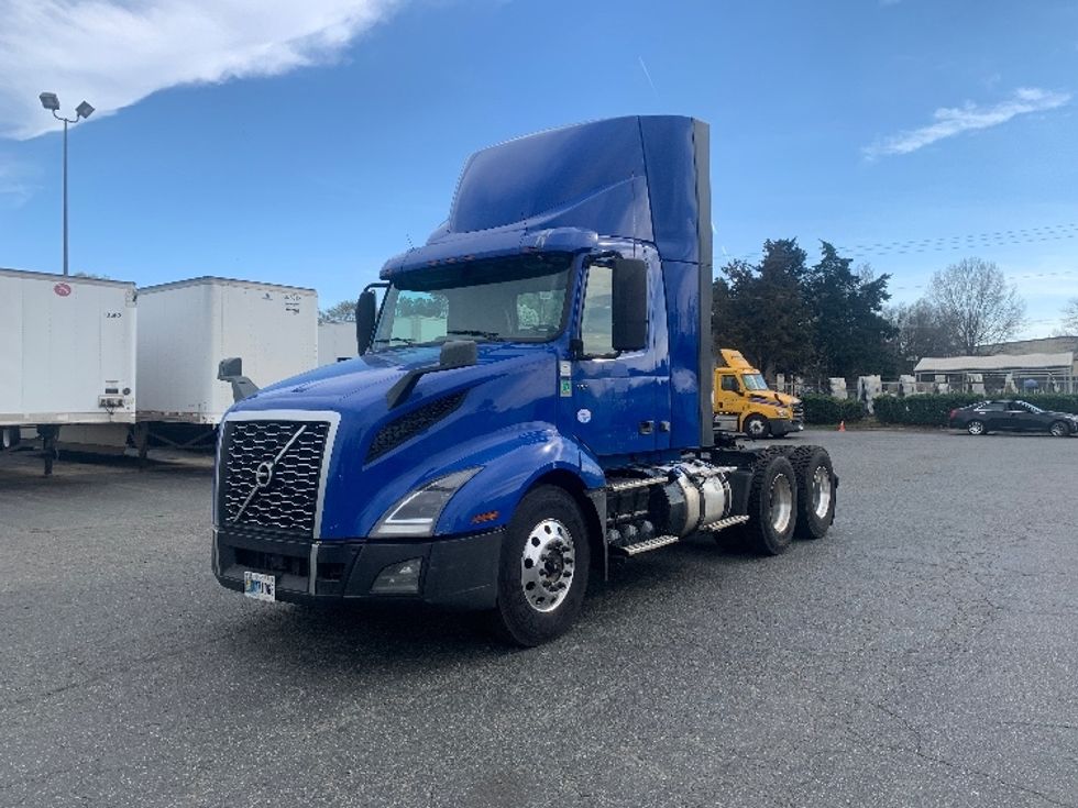 Day Cab Tractor-Heavy Duty Tractors-Volvo-2020-VNL64T300-Concord-NC-813,426\n\t\tmiles-$ 26,000 - Image 3