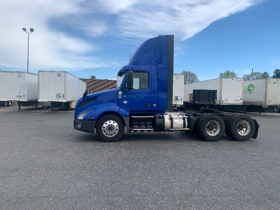 Day Cab Tractor-Heavy Duty Tractors-Volvo-2020-VNL64T300-Concord-NC-813,426\n\t\tmiles-$ 26,000 - Image 4