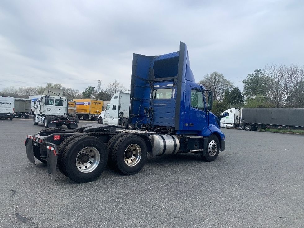Day Cab Tractor-Heavy Duty Tractors-Volvo-2020-VNL64T300-Concord-NC-813,426\n\t\tmiles-$ 26,000 - Image 7