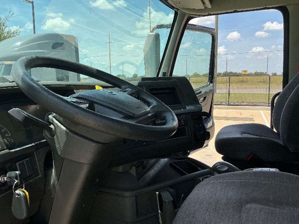 Day Cab Tractor-Heavy Duty Tractors-Volvo-2020-VNL64T300-Dallas-TX-507,340\n\t\tmiles-$ 43,500 - Image 10