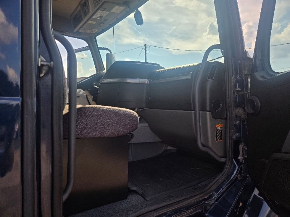 Day Cab Tractor-Heavy Duty Tractors-Volvo-2020-VNL64T300-Dallas-TX-507,340\n\t\tmiles-$ 43,500 - Image 12