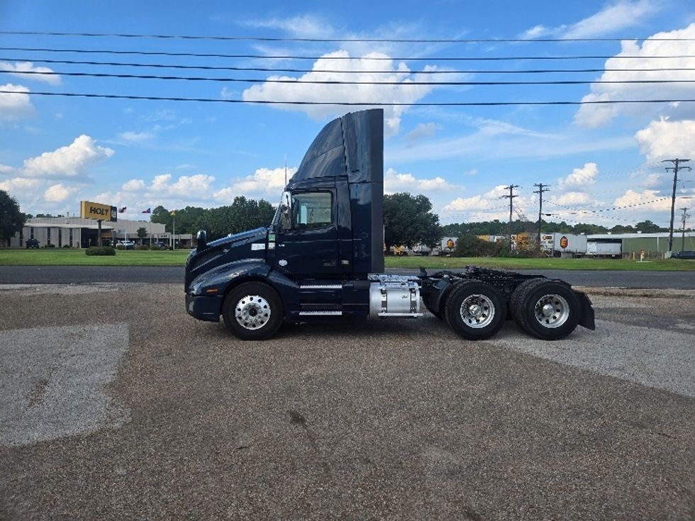 Day Cab Tractor-Heavy Duty Tractors-Volvo-2020-VNL64T300-Dallas-TX-507,340\n\t\tmiles-$ 43,500 - Image 4