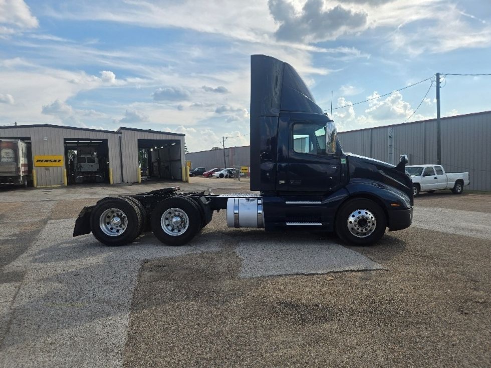 Day Cab Tractor-Heavy Duty Tractors-Volvo-2020-VNL64T300-Dallas-TX-507,340\n\t\tmiles-$ 43,500 - Image 8