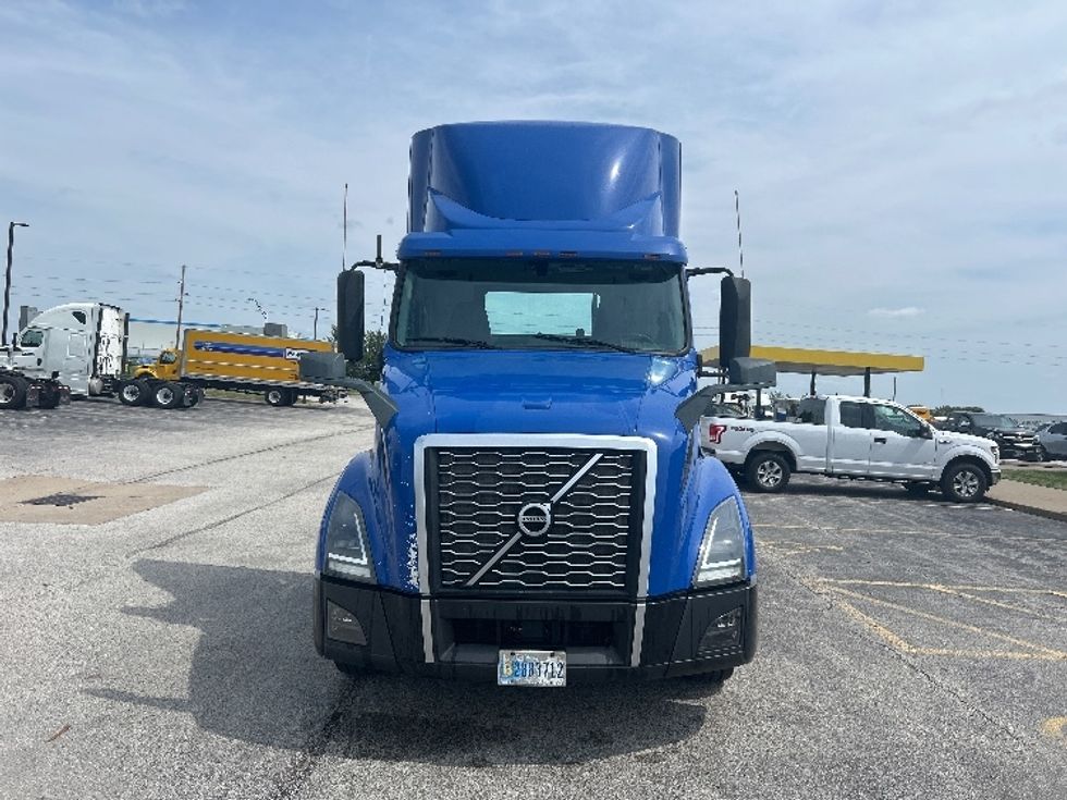 Day Cab Tractor-Heavy Duty Tractors-Volvo-2020-VNL64T300-Davenport-IA-703,815\n\t\tmiles-$ 26,500 - Image 2