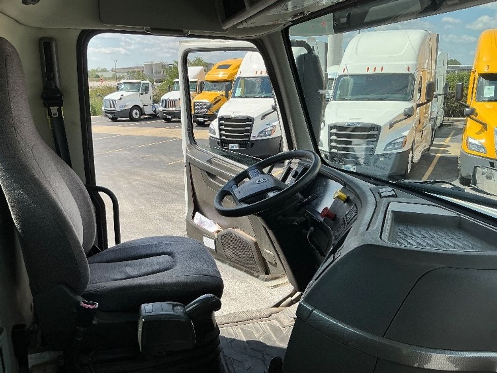 Day Cab Tractor-Heavy Duty Tractors-Volvo-2020-VNL64T300-East Chicago-IN-175,361\n\t\tmiles-$ 62,250 - Image 14