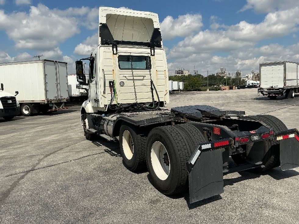 Day Cab Tractor-Heavy Duty Tractors-Volvo-2020-VNL64T300-East Chicago-IN-175,361\n\t\tmiles-$ 62,250 - Image 5