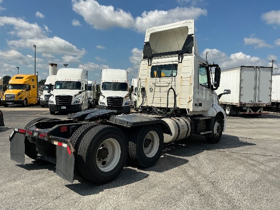 Day Cab Tractor-Heavy Duty Tractors-Volvo-2020-VNL64T300-East Chicago-IN-175,361\n\t\tmiles-$ 62,250 - Image 7