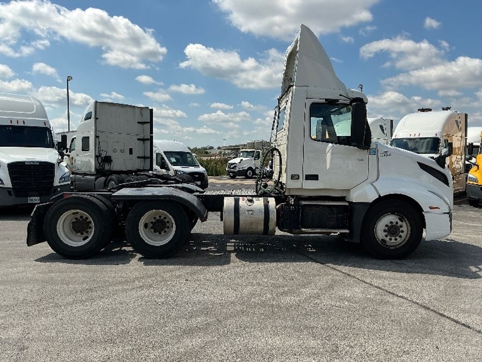 Day Cab Tractor-Heavy Duty Tractors-Volvo-2020-VNL64T300-East Chicago-IN-175,361\n\t\tmiles-$ 62,250 - Image 8