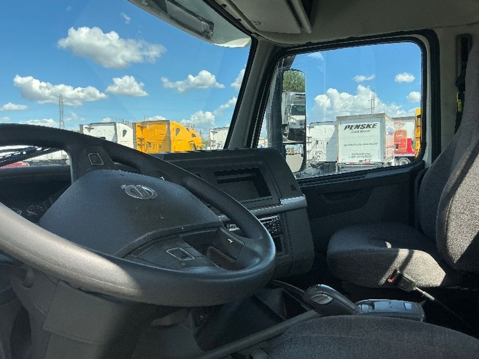 Day Cab Tractor-Heavy Duty Tractors-Volvo-2020-VNL64T300-East Chicago-IN-188,871\n\t\tmiles-$ 61,500 - Image 10