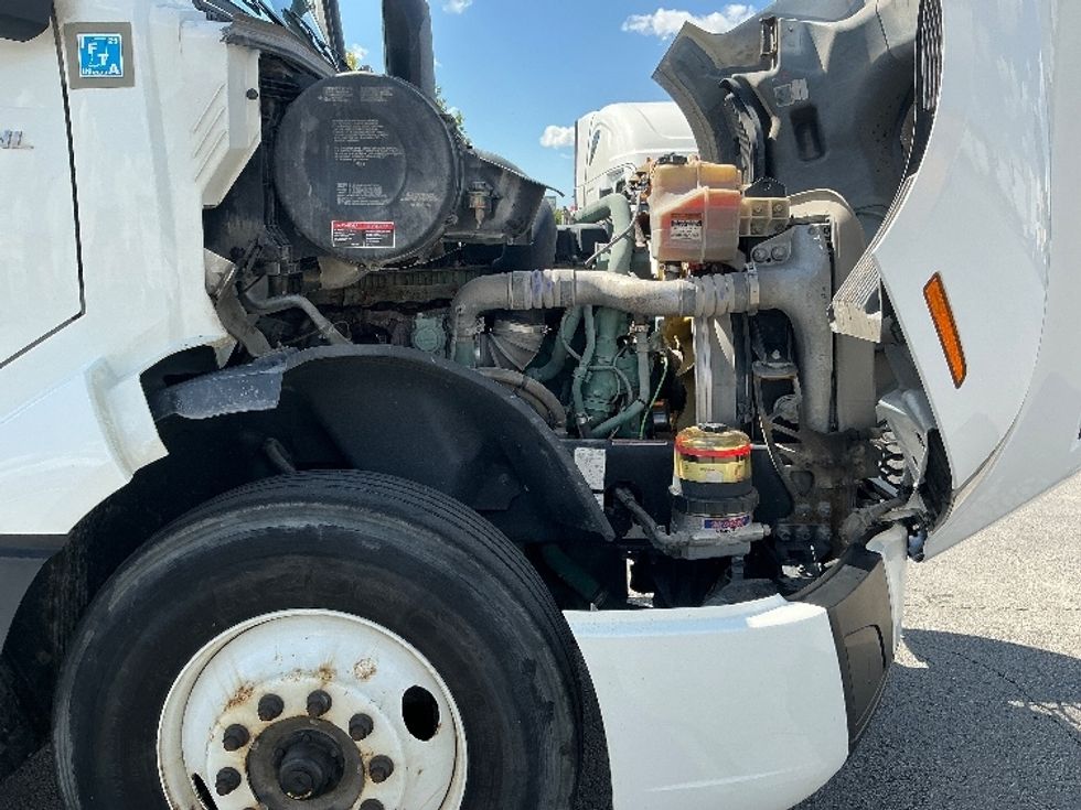 Day Cab Tractor-Heavy Duty Tractors-Volvo-2020-VNL64T300-East Chicago-IN-188,871\n\t\tmiles-$ 61,500 - Image 15